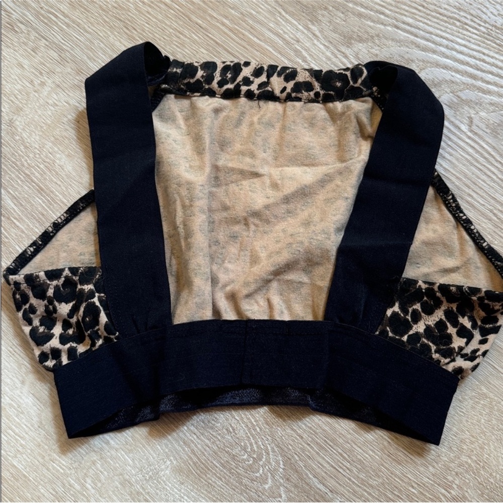 Urban Outfitters Leopard Print Top - Picture 2 of 5